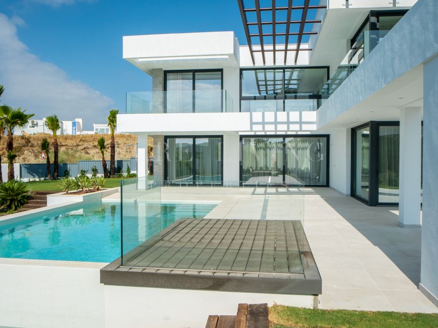 Increíble Villa independiente con vistas al mar en Cancelada, Estepona