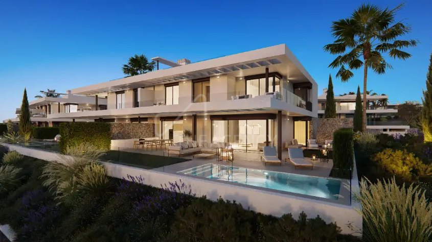 Stunning Semi-detached Villa with Solarium and Private Pool - Marbella East, Marbella