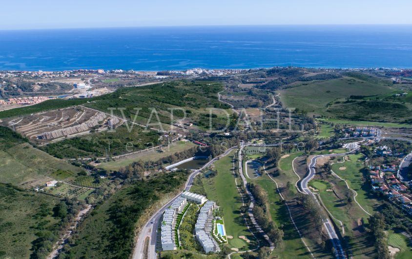 Nya radhus till salu på första raden golf i Estepona, Malaga, Costa del Sol