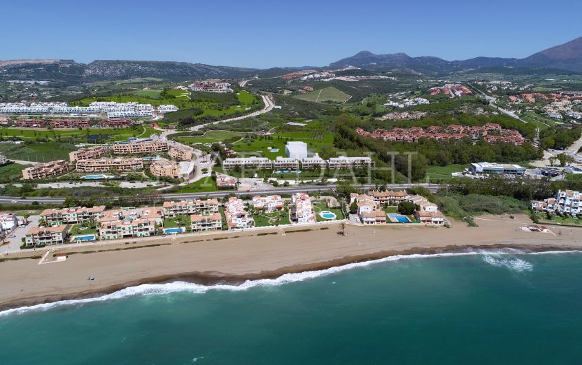 CASARES PLAYA, NYA LÄGENHETER och TAKVÅNINGAR TILL SALU (MÁLAGA)