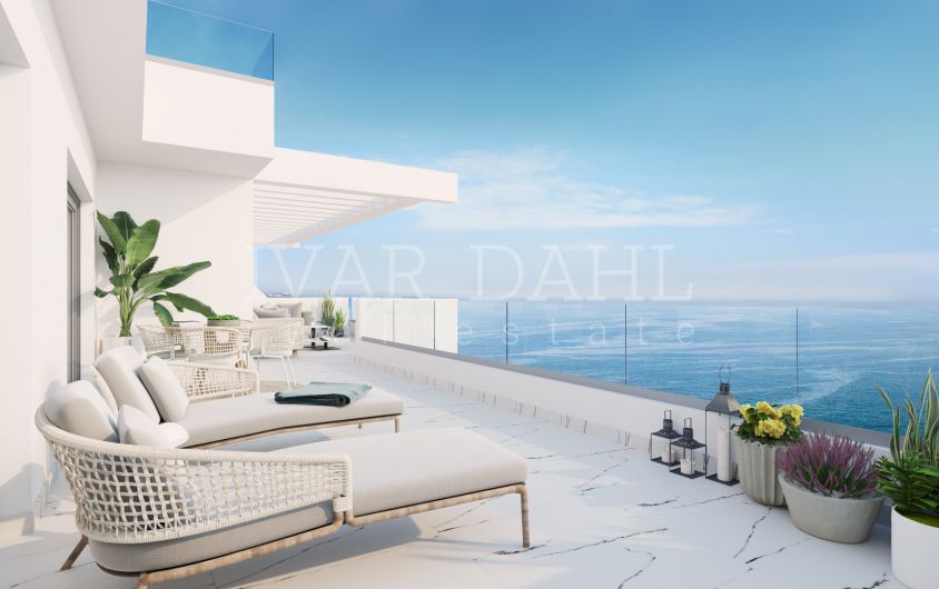 Nuevo conjunto de apartamentos y áticos con vistas al mar en Casares Costa, Málaga, Costa del Sol