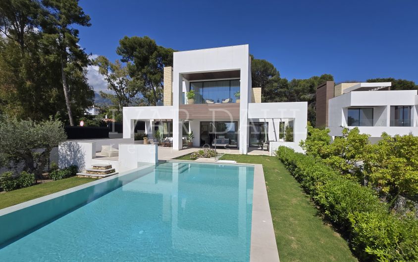 Exquisita villa de lujo a estrenar en la Milla de Oro de Marbella