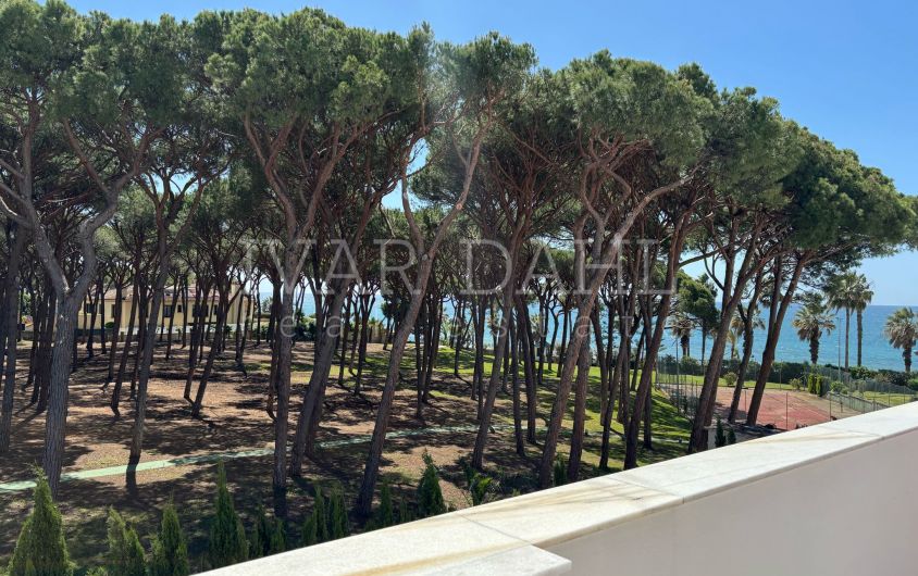Exclusive luxury beachfront townhouse in Marbellamar, Marbella's Golden Mile