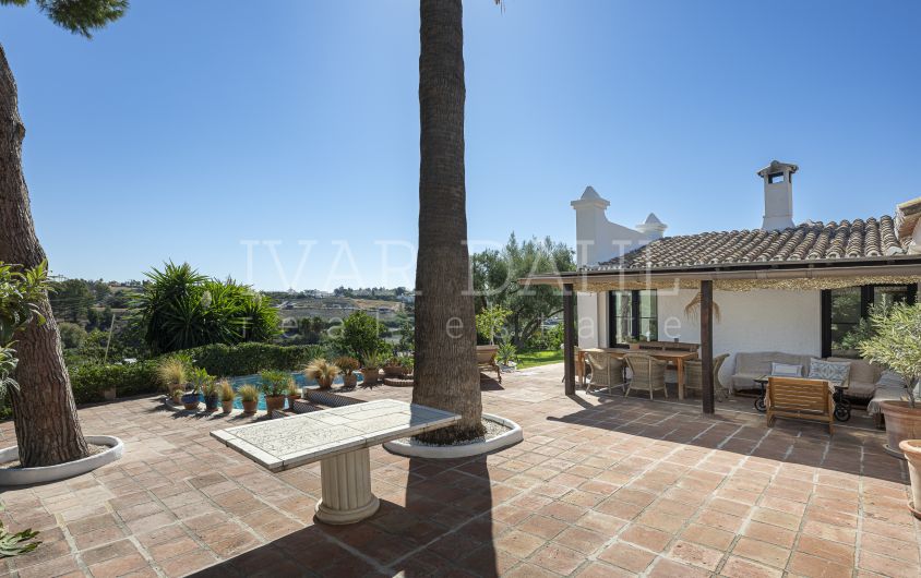Encantadora Villa con Vistas Panorámicas en Guadalmina Alta