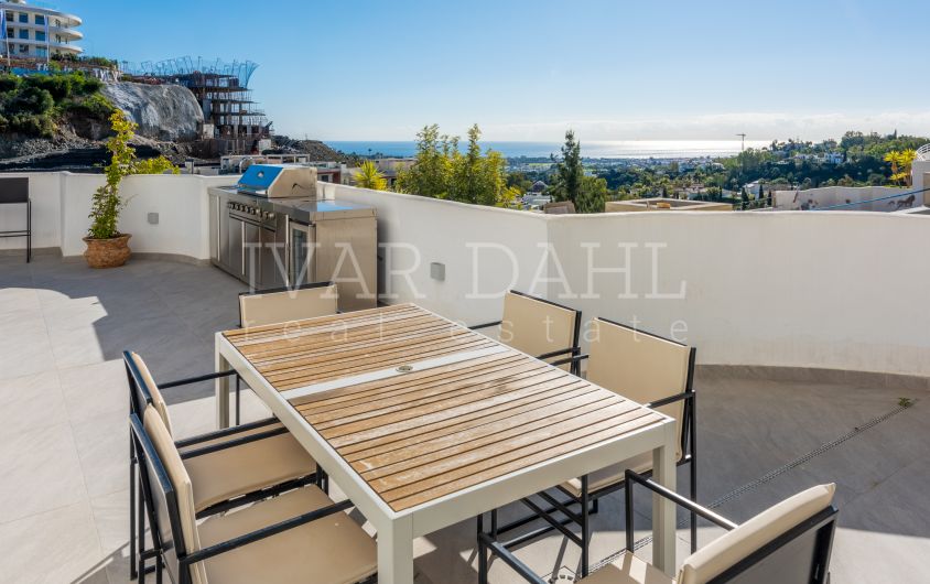 Modern 2-Bedroom Apartment with Panoramic Views in Benahavis