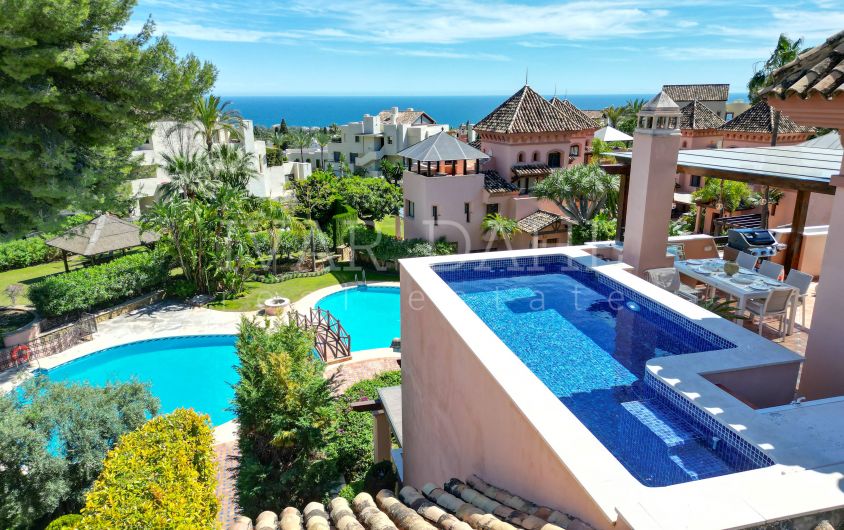 Elegant Four-Bedroom Town House in Cascada de Camojan, Marbella