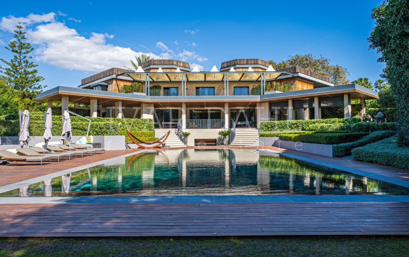 Exclusive Frontline Golf Villa in Guadalmina Baja