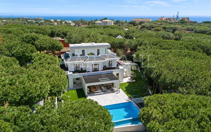 Magnifik villa med 6 sovrum i modern stil i Hacienda las Chapas, Marbella