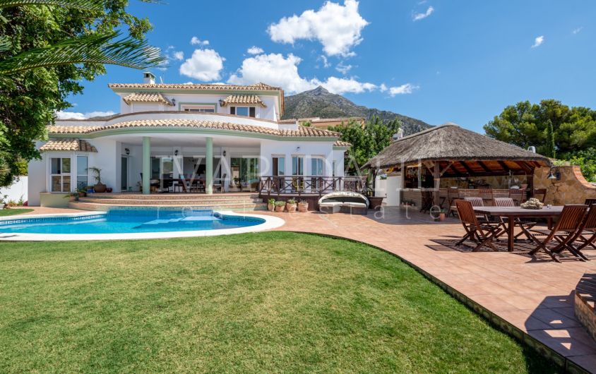 Luxury Villa with Panoramic Views in Cerros del Lago, Istan