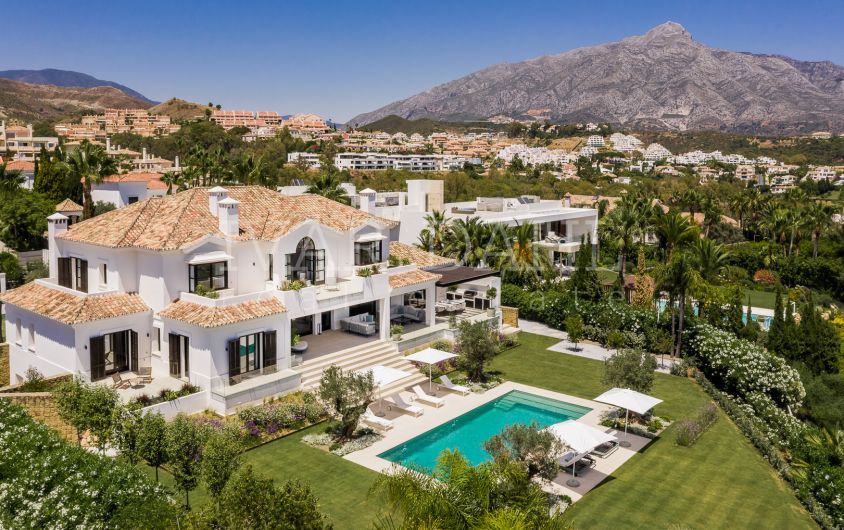 Modern villa for sale designed by Miguel Tobal with panoramic sea views, Nueva Andalucia