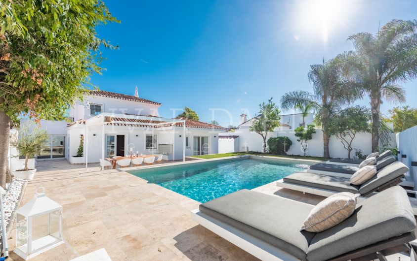 Renovated Villa with walking distance to all amenities in the lower part of Nueva Andalucia!