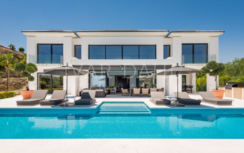 Modern mansion for sale in Benahavis