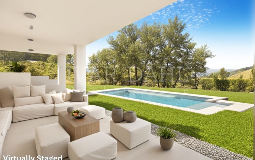 Fantastiska tre sovrum semi fristående villa i en gated community av Monte Elviria, La Mairena