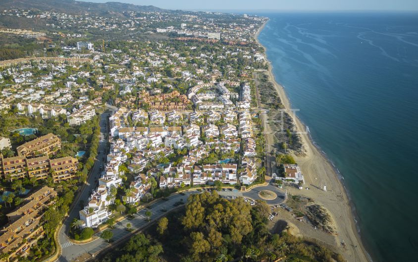 Lyxigt radhus vid stranden i Bahía de Marbella, Málaga