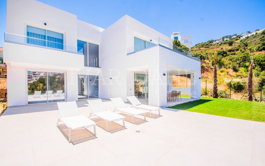 Helt ny fullt möblerad villa i La Mairena, Marbella East