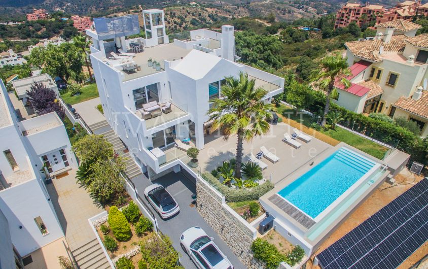 Villa med panoramautsikt över havet i La Mairena, Marbella East