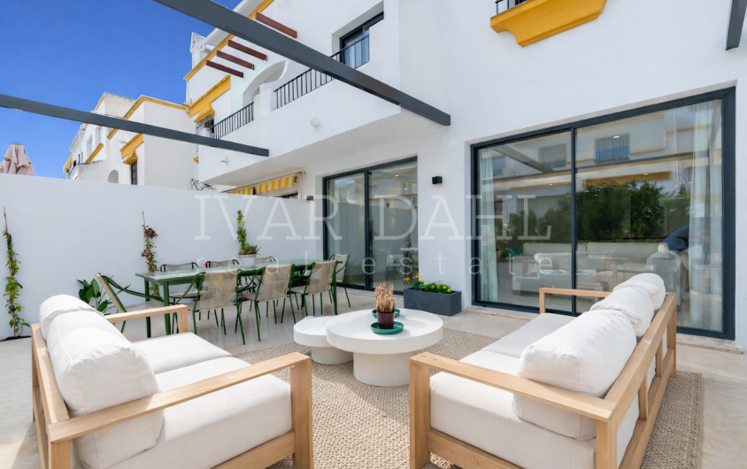 Newly renovated townhouse in Marbellamar, a beachfront residential complex on Marbella's Golden Mile, featuring 5 en-suite bedrooms, terraces, sea views, and a private garage.