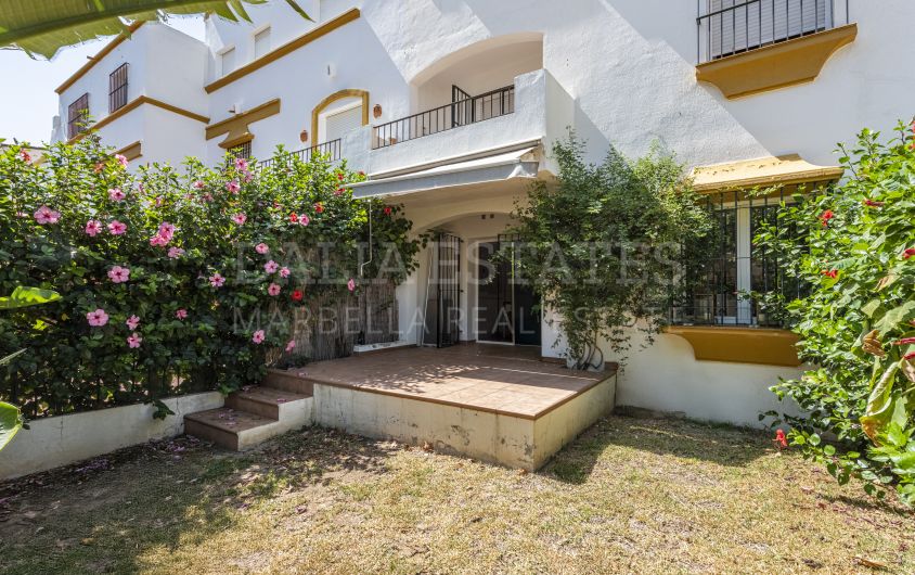 Townhouse for sale next to the beach in Marbellamar, Marbella Golden Mile