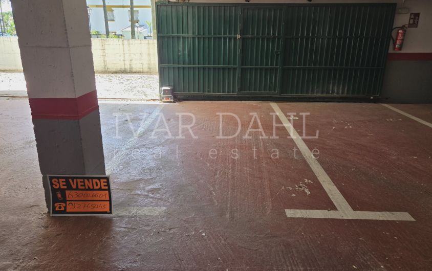 Plaza de garaje en primera línea de playa en Marbellamar, Milla de Oro de Marbella