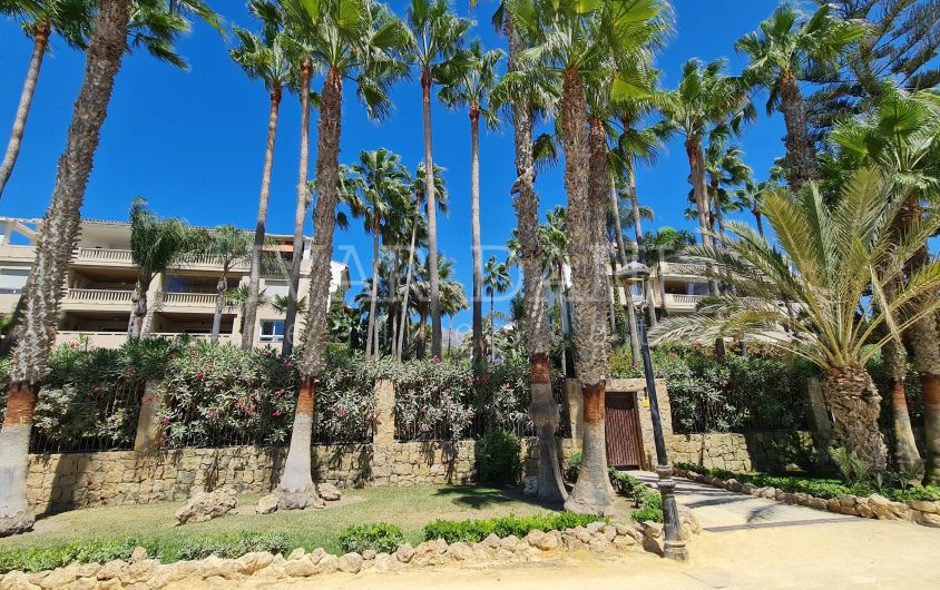 Luxury Beachfront Apartment in Las Cañas Beach, Marbella Golden Mile