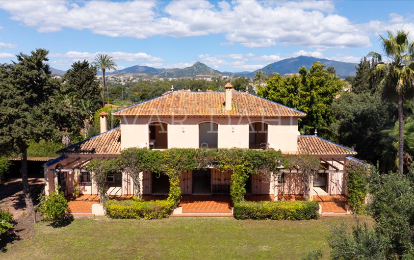 Beachside Villa for sale in Paraiso Barronal, Estepona