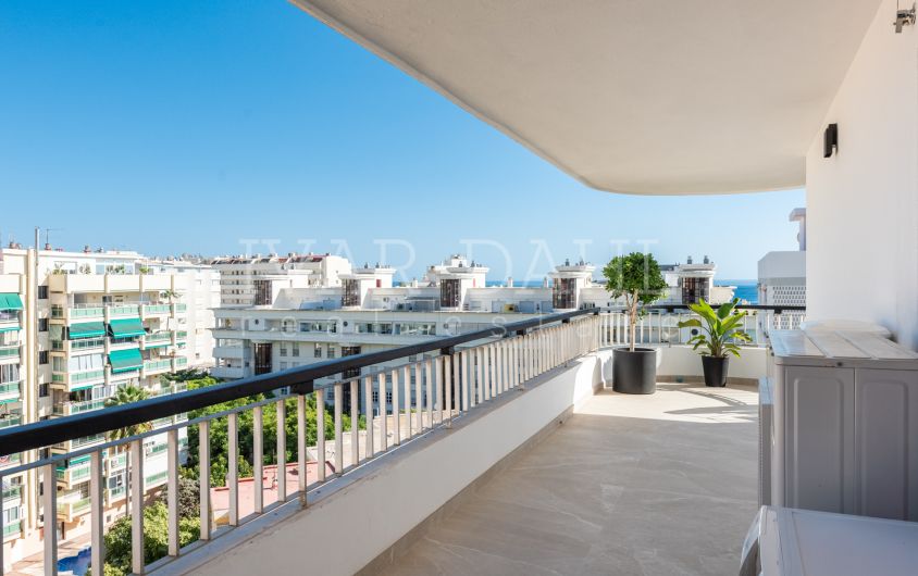 Elegant and beautifully reformed, three bedroom south facing penthouse, located in Playa de la Fontanilla, Marbella