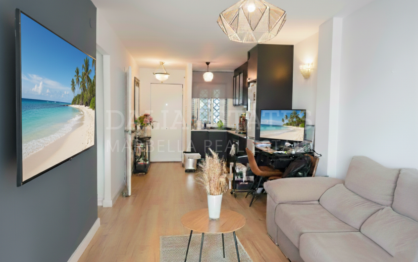 Two-Bedroom Apartment with Tourist Licence in Artola Baja, Marbella East