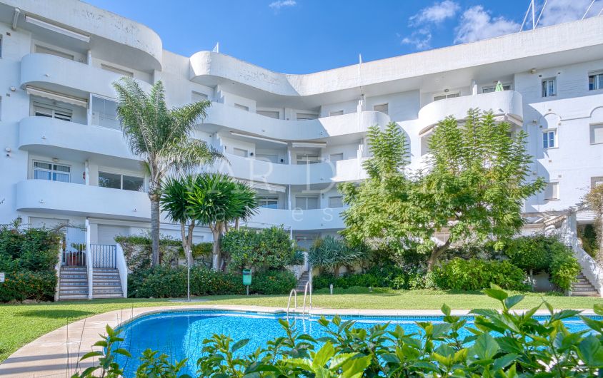 Elegant Ground Floor Apartment in Marbella Real, Golden Mile