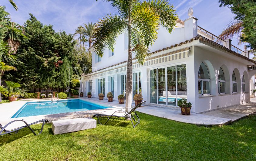 Luxury 5-bedroom villa in Los Monteros beach (Marbella) – steps from the sea with private pool