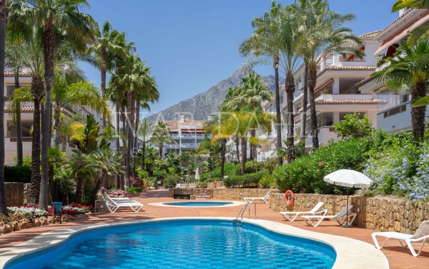 Frontline Beach Flat in Las Cañas Beach, Marbella Golden Mile