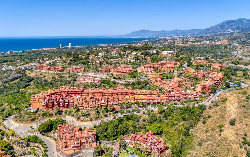 Beautifully Renovated Two Bedroom Apartment in La Reserva de Marbella