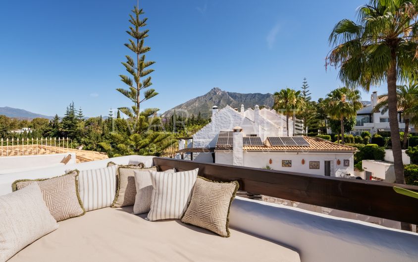 Villa Semiadosada con Vistas a la Montaña, la Milla de Oro