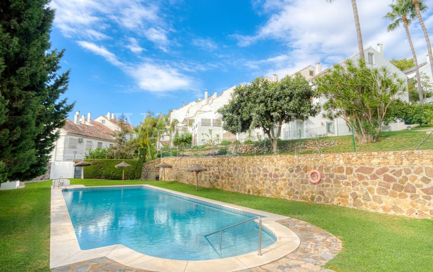 Reihenhaus in El Capricho, Marbella Golden Mile – Vielseitiges Wohnen in Strandnähe