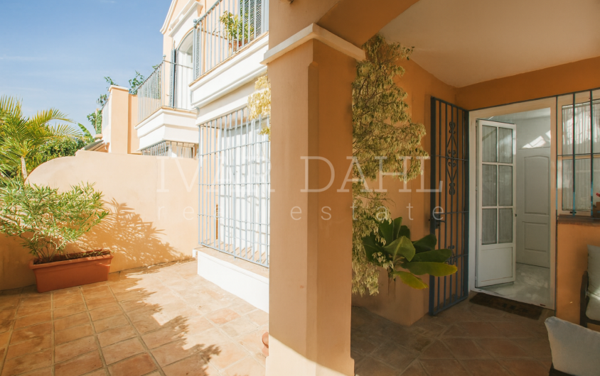 EL CAPRICHO – CASA ADOSADA EN ESQUINA CON PISCINA PRIVADA -Zona Guadalpin – Marbella – Milla de Oro