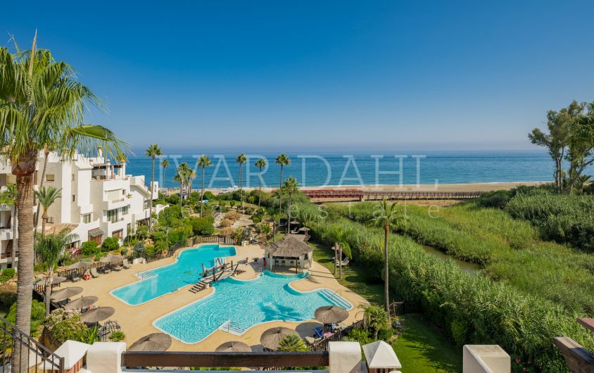 Luxury Front Line Beach Penthouse with Panoramic Views – Bahía del Velerín, Estepona East