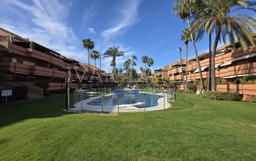 Apartamento de lujo en planta baja en El Embrujo Playa, Puerto Banús