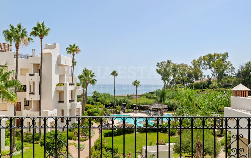 Luxury Frontline Beach Apartment with Panoramic Sea Views in Bahía del Velerín, Estepona