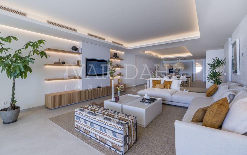 New luxury 2 bedroom apartment in front of the beach promenade of Estepona
