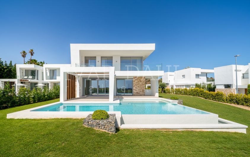 New, modern, ready to move in villa for sale in Santa Clara, Marbella East