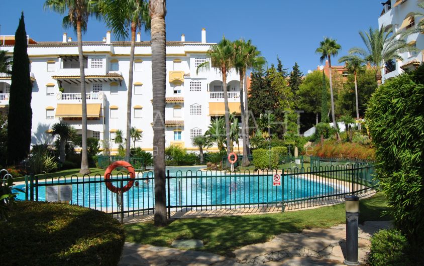 Apartamento de 2 dormitorios en Hacienda Nagueles II, Milla de Oro, Marbella