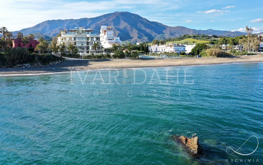 Apartamentos de gran lujo co piscina privada en primera linea de playa en Estepona