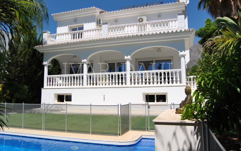 Unik modern villa i Nagueles, Marbella Golden Mile, Malaga
