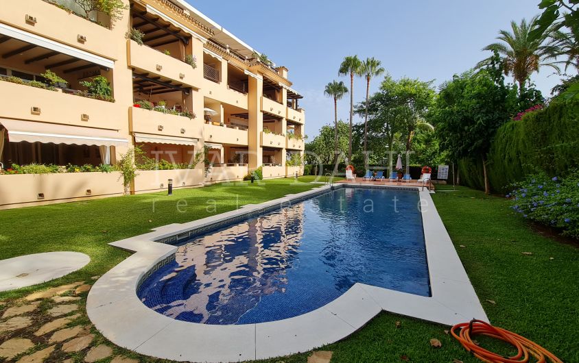 Extraordinär stor och elegant lägenhet i Nagueles, Golden Mile, Marbella