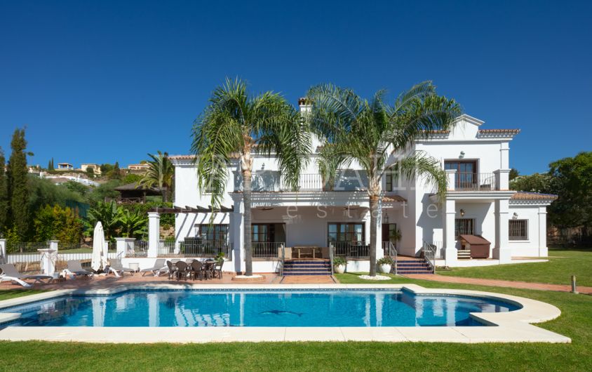 Excellent family villa for sale in El Paraiso Alto, Benahavis