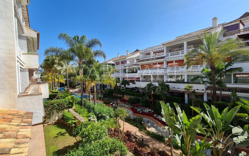 Lowest priced beach side apartment, Golden Mile Marbella, Las Cañas Beach