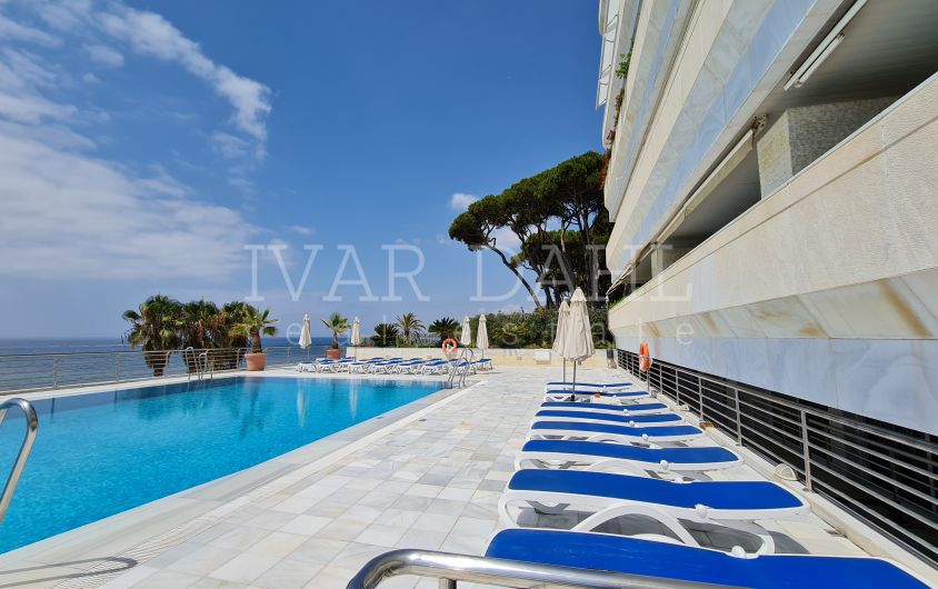 Apartment for sale in Marina Mariola, Marbella beach promenade
