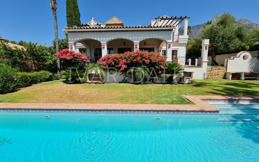 Villa med havsutsikt till salu i Altos Reales, Golden Mile, Marbella