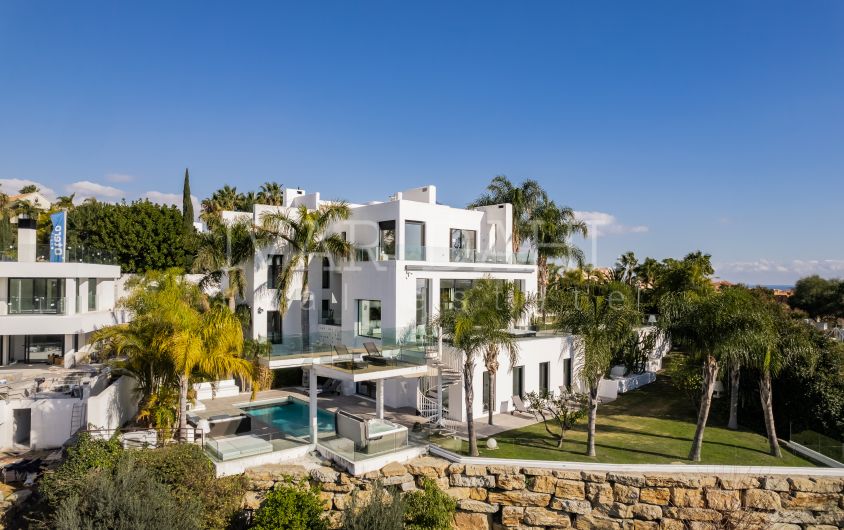 Villa moderna de lujo con vistas panorámicas al golf y al mar