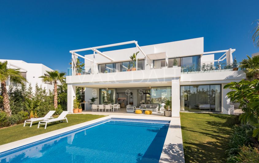 Ny modern villa till salu i Cabopino, Marbella East