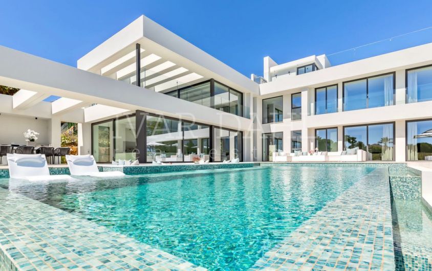 Nueva villa contemporánea y elegante con vistas panorámicas al mar en El Paraiso Alto, Benahavis, Costa del Sol